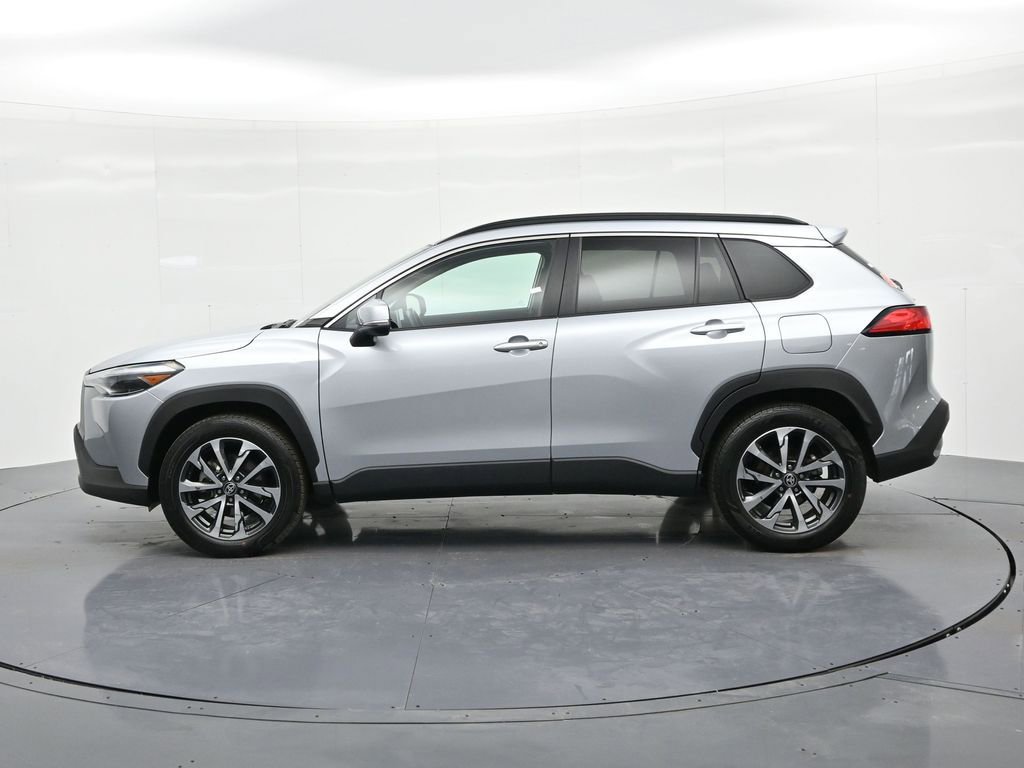 Used 2024 Toyota Corolla Cross XLE image 9