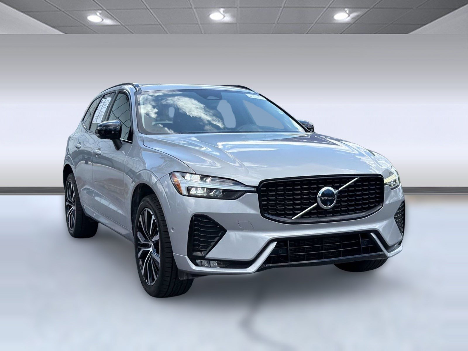 Certified 2024 Volvo XC60 B5 Plus AWD/4WD image 7