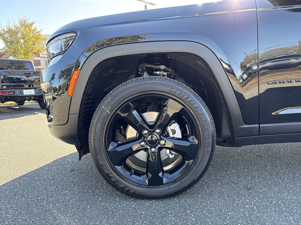 New 2025 Jeep Grand Cherokee Altitude image 10