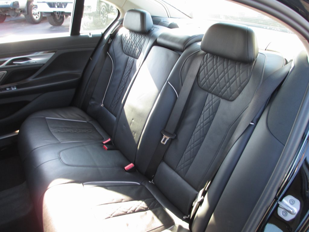 Used 2022 BMW 740i xDrive w/ Premium Package image 18