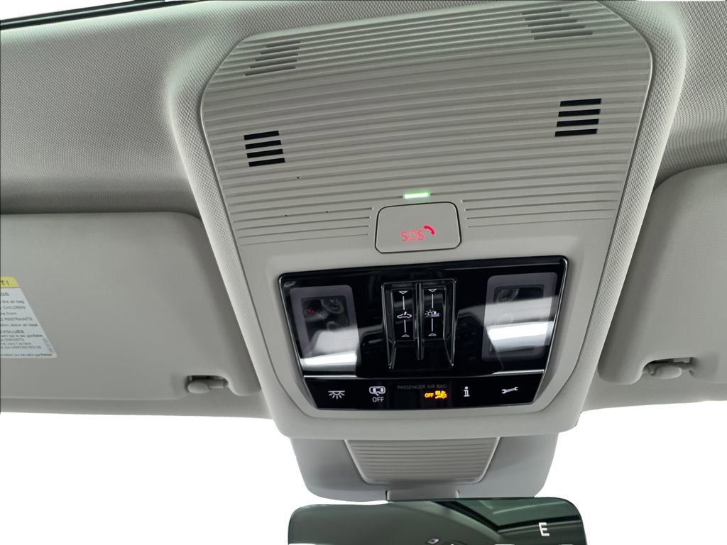 Used 2025 Volkswagen Tiguan SE w/ Panoramic Sunroof Package FWD image 43