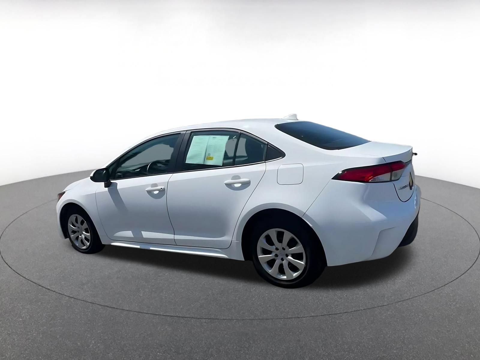 Used 2025 Toyota Corolla LE FWD image 9