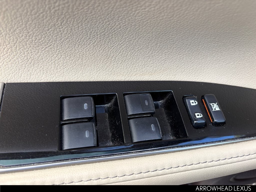 Used 2018 Lexus ES 300h w/ Luxury Package FWD image 16