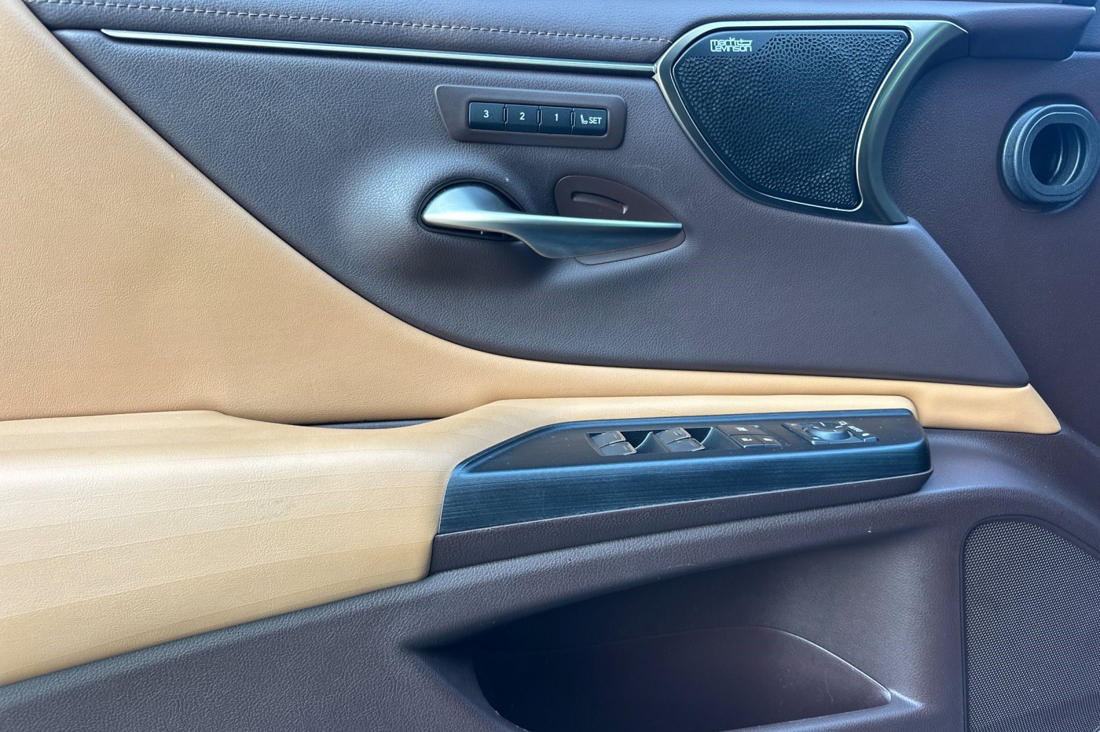 Certified 2021 Lexus ES 300h w/ Accessory Package image 12