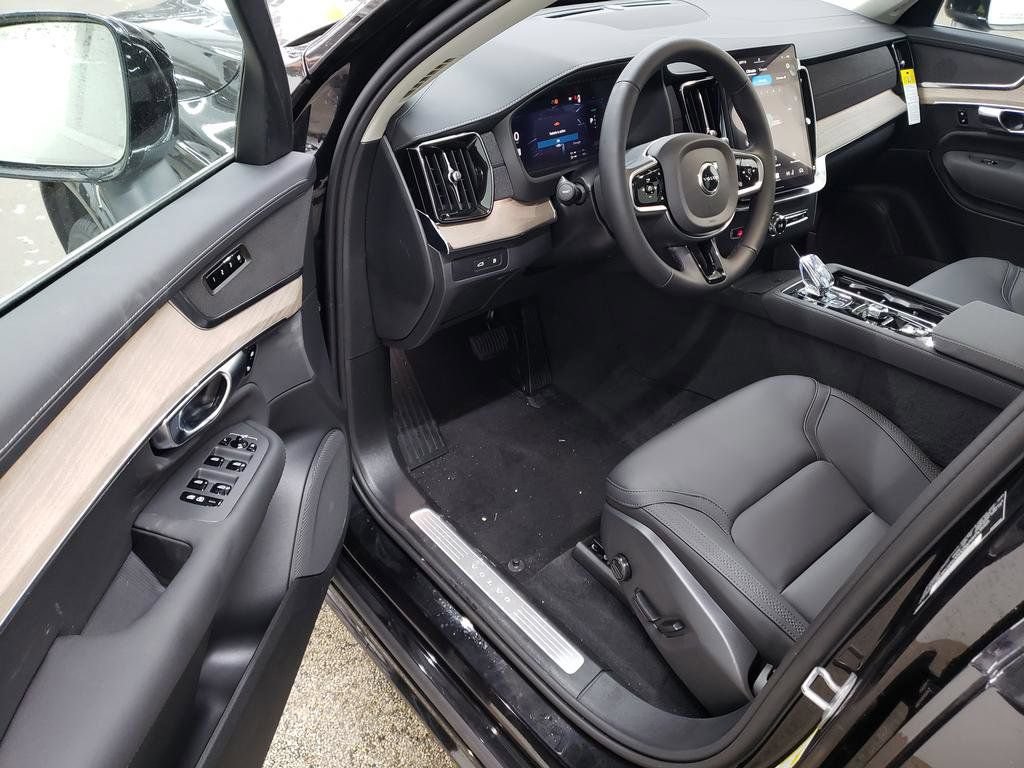New 2025 Volvo XC90 T8 Core w/ Protection Package Premier AWD/4WD image 6