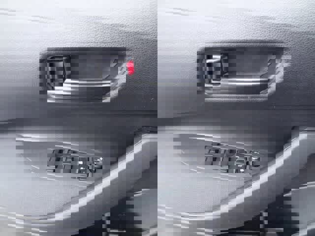 Used 2022 Toyota Corolla LE image 8