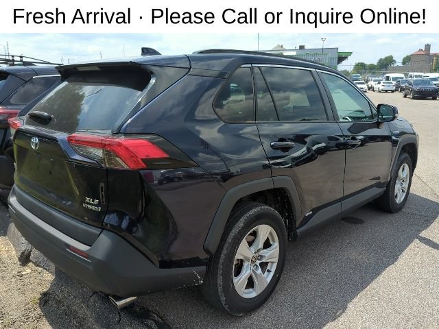 Used 2021 Toyota RAV4 XLE AWD/4WD image 4