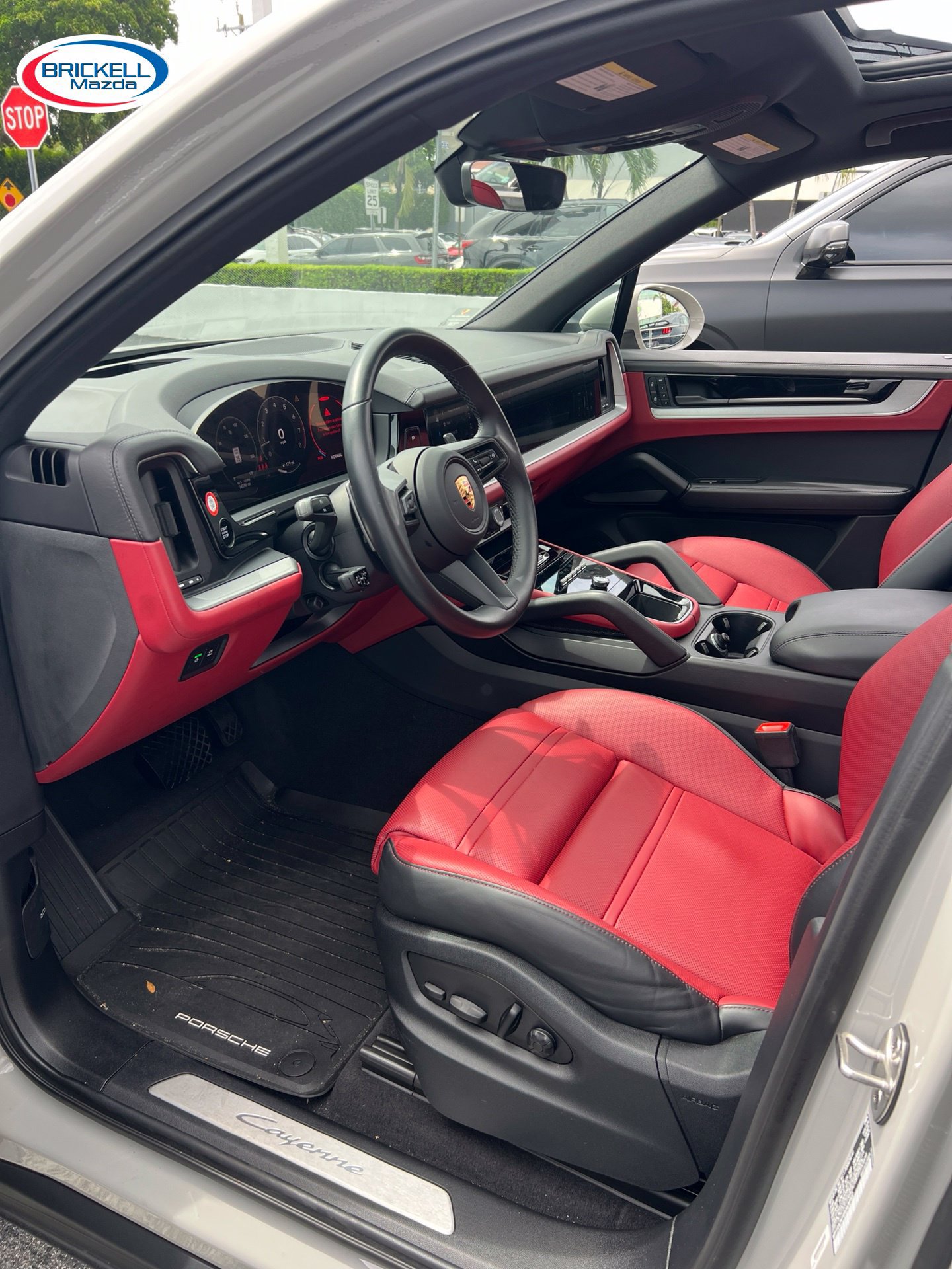 Used 2024 Porsche Cayenne AWD/4WD image 13