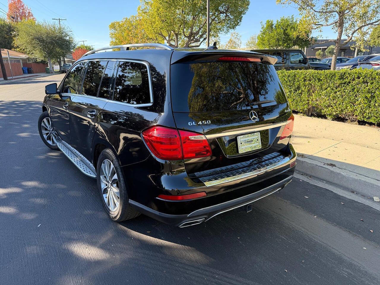 Used 2014 Mercedes-Benz GL 450 4MATIC w/ Lighting Package image 3