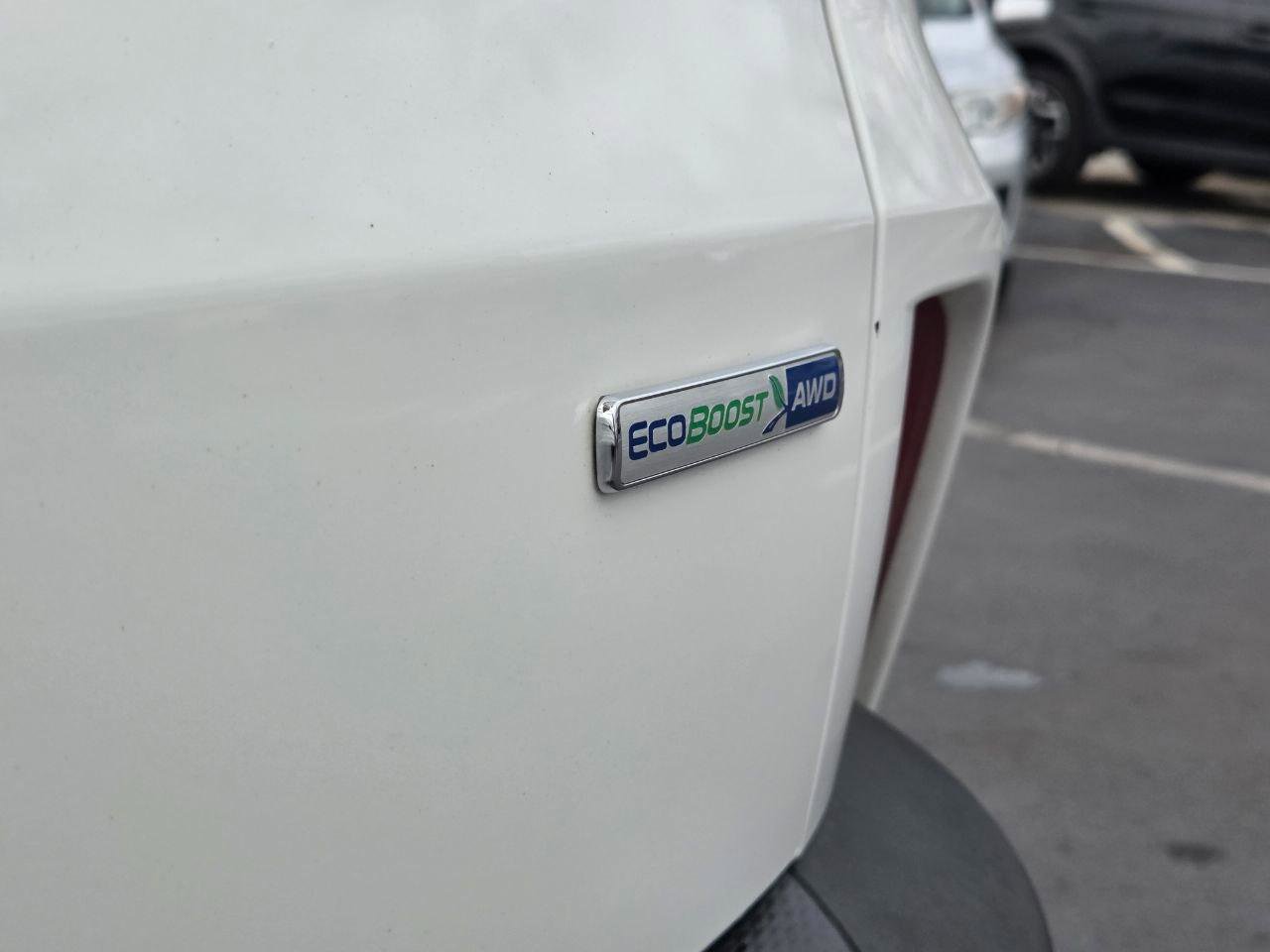 Used 2020 Ford Escape Titanium image 9