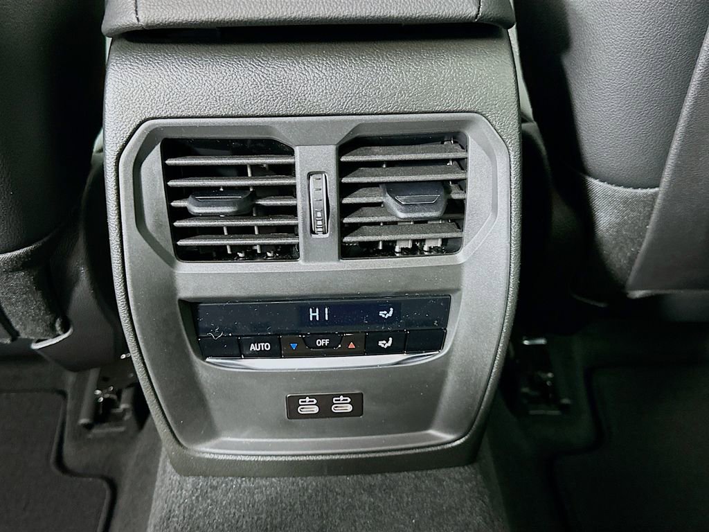 New 2026 BMW 330i Sedan w/ M Sport Package image 18