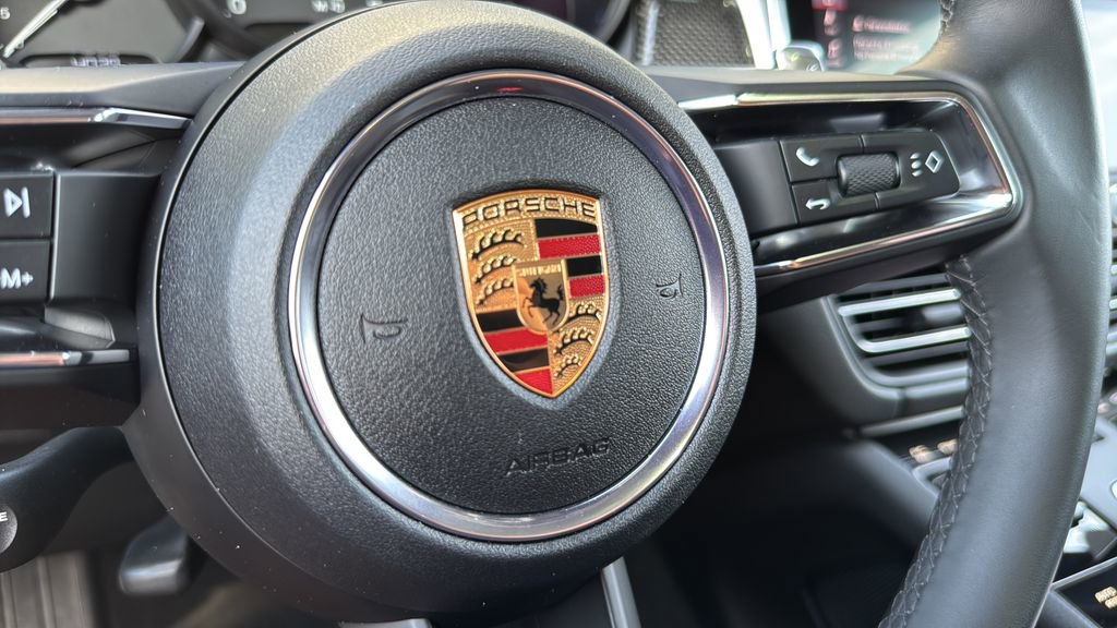 Certified 2025 Porsche Macan image 25