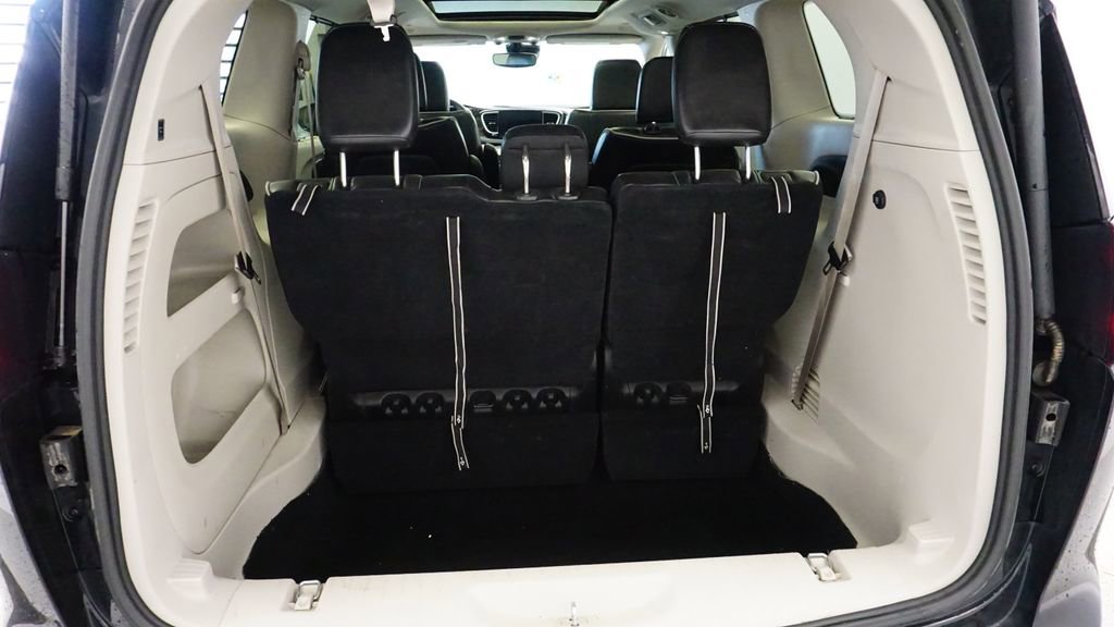 Used 2023 Chrysler Pacifica Limited image 14