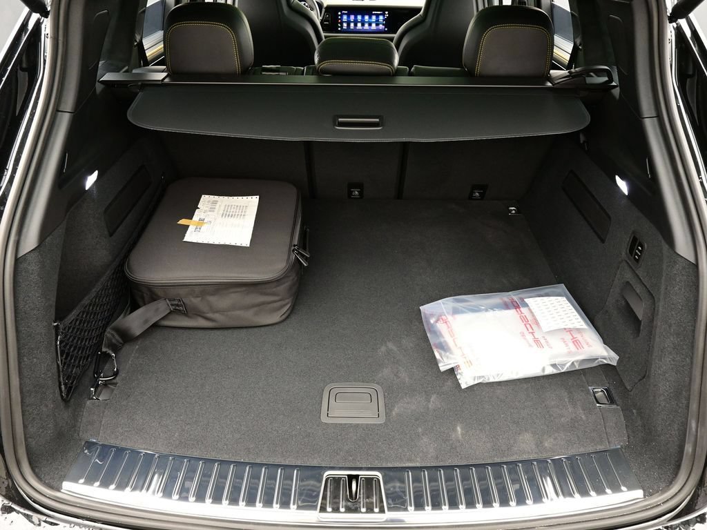 New 2026 Porsche Cayenne Turbo AWD/4WD image 20