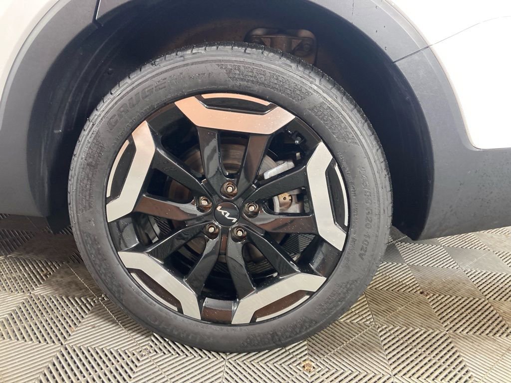 Used 2023 Kia Telluride S image 18