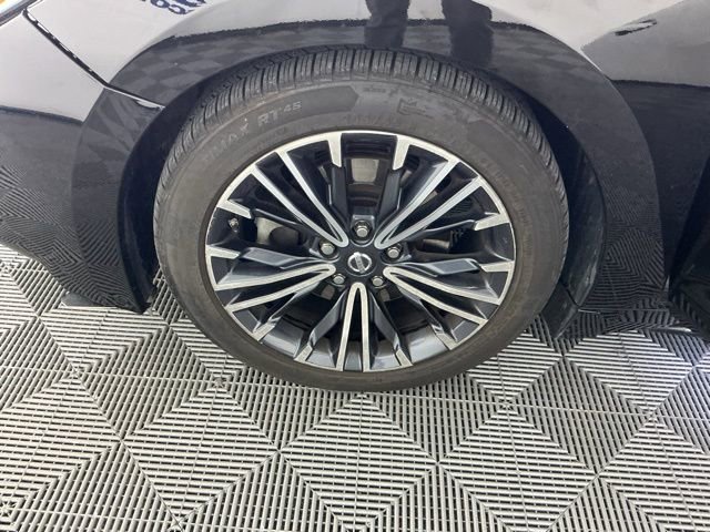 Used 2017 Nissan Maxima Platinum w/ Medallion Package FWD image 17