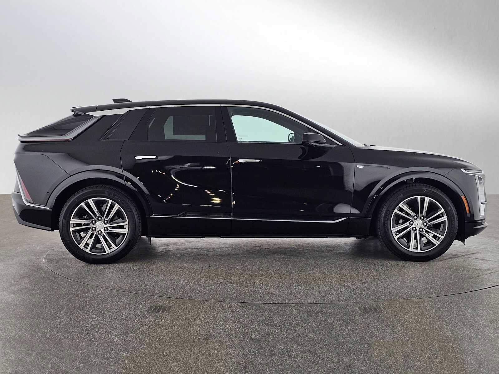 New 2026 Cadillac Lyriq Luxury image 2