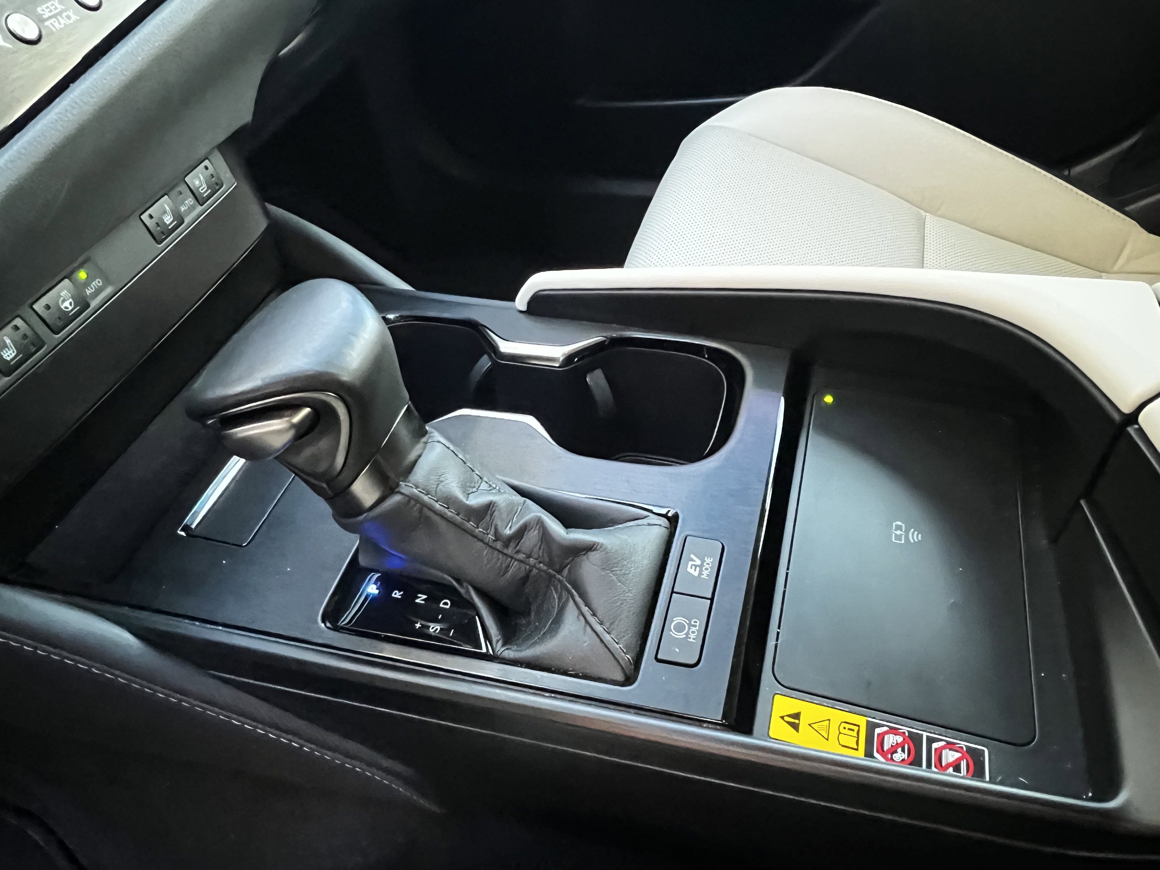 Certified 2025 Lexus ES 300h w/ Premium Package image 27