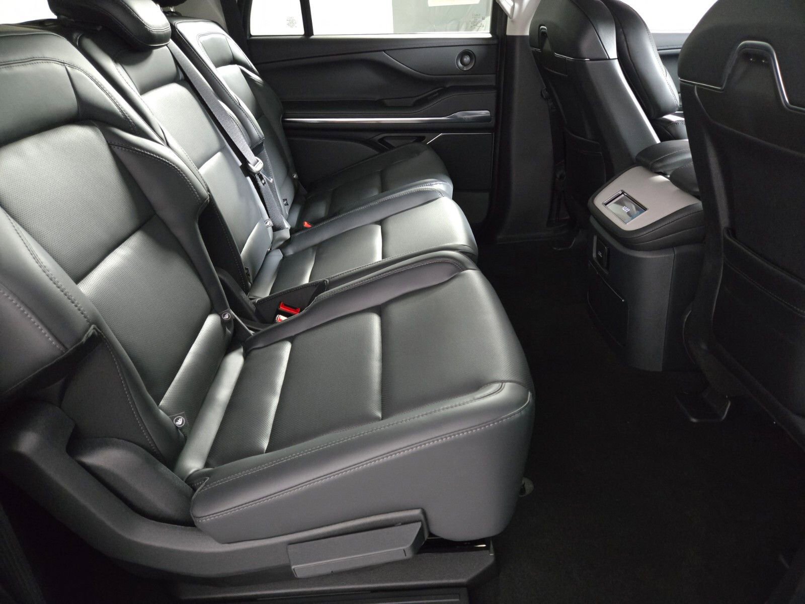New 2026 Lincoln Navigator L Premier AWD/4WD image 18