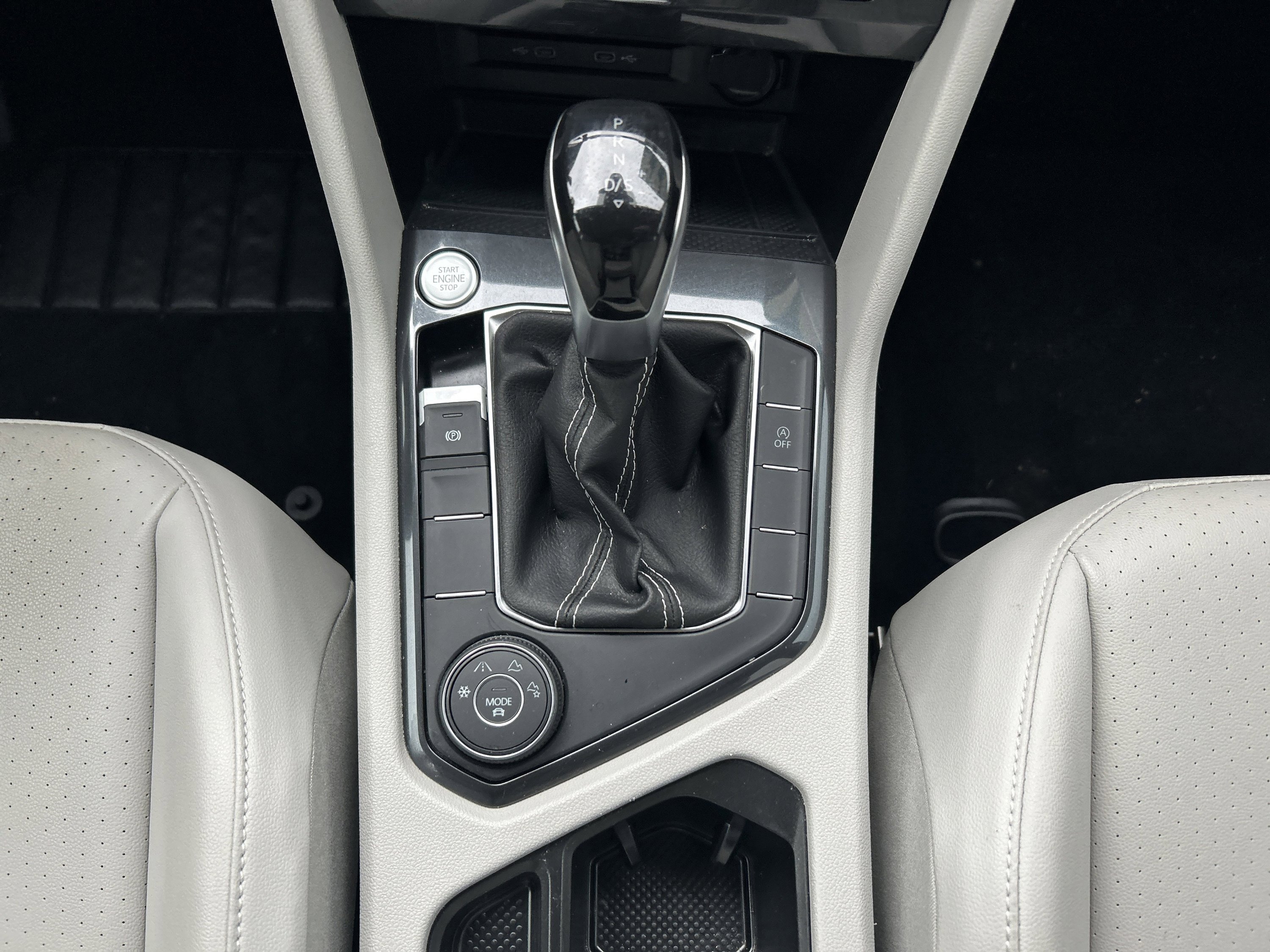 Used 2022 Volkswagen Tiguan SE AWD/4WD image 41