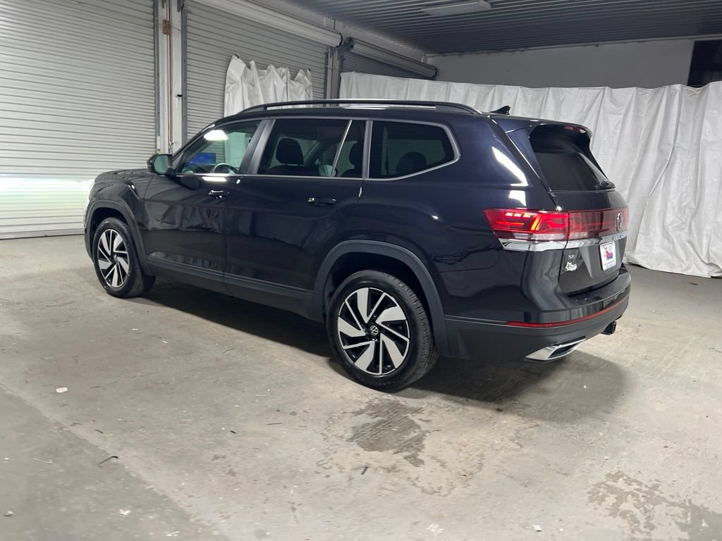 Used 2025 Volkswagen Atlas SE AWD/4WD image 5