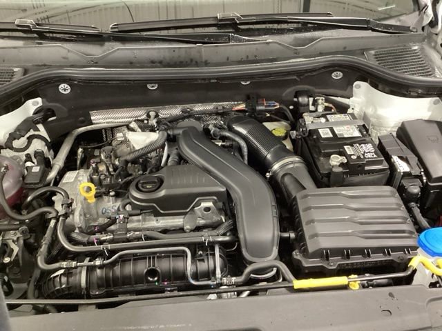 Certified 2025 Volkswagen Taos SE image 20
