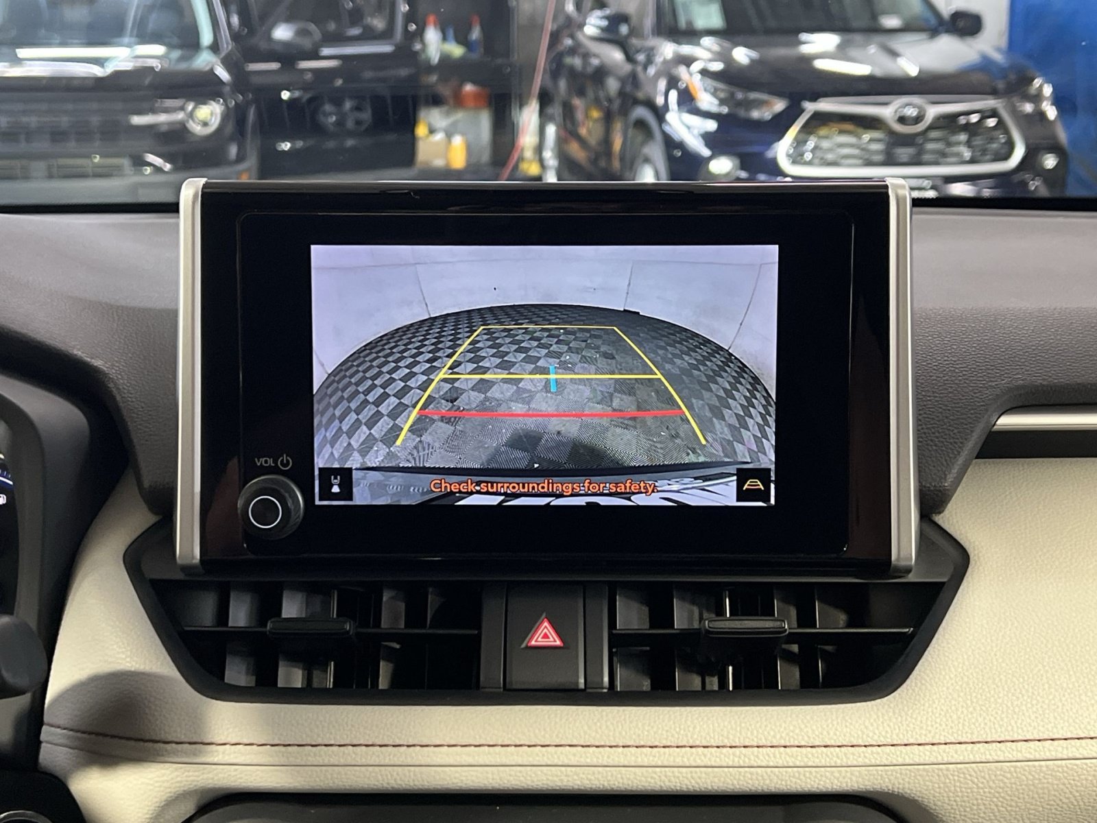 Used 2025 Toyota RAV4 XLE AWD/4WD image 19