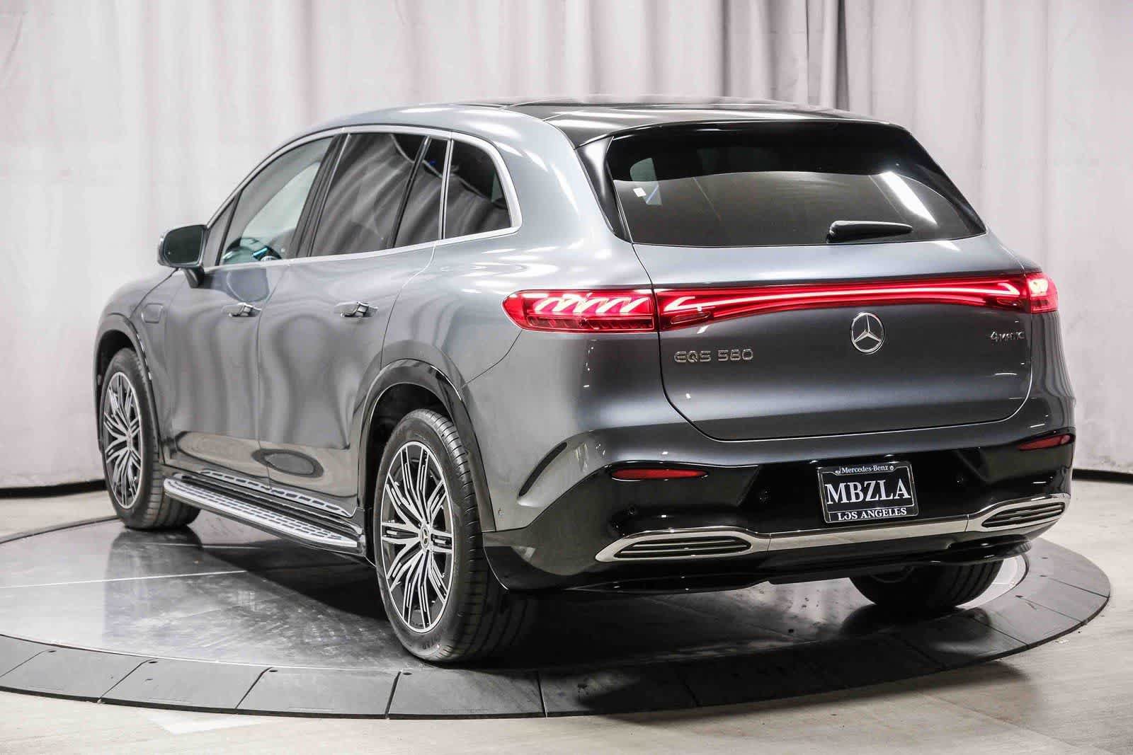 Used 2025 Mercedes-Benz EQS 580 4MATIC SUV image 2