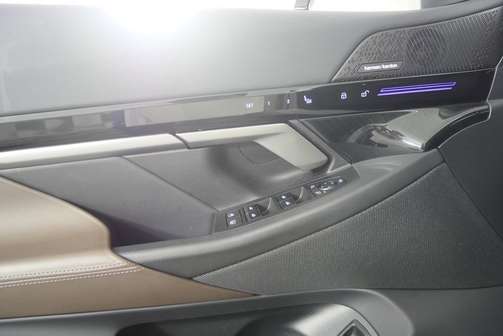 Certified 2025 BMW 530i RWD image 8