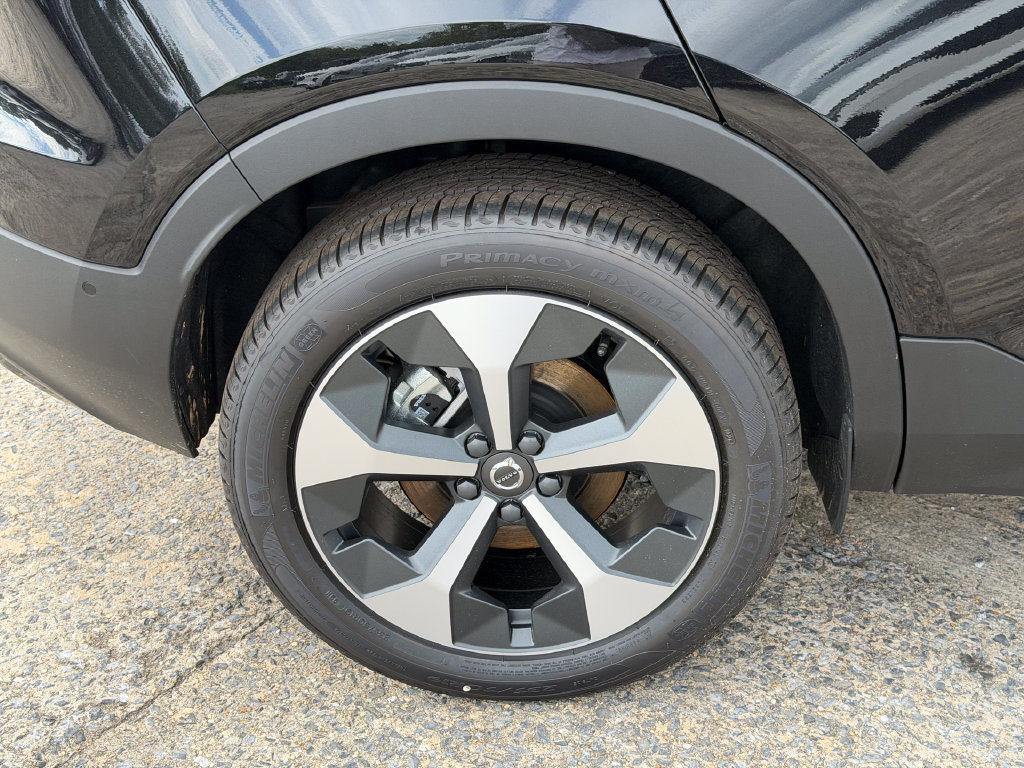 New 2026 Volvo XC40 B5 Plus w/ Climate Package AWD/4WD image 5