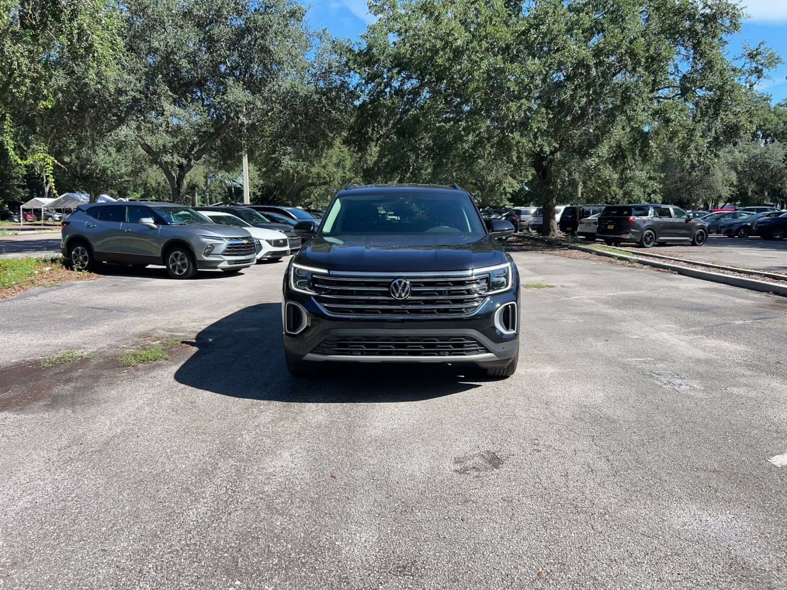 Used 2026 Volkswagen Atlas SE FWD image 4