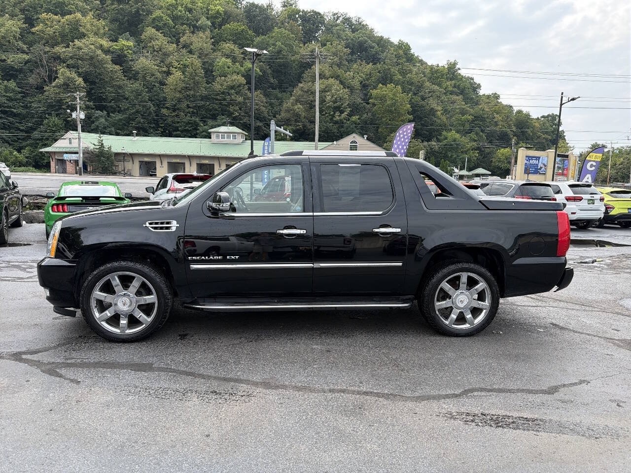 Used 2011 Cadillac Escalade EXT Luxury AWD/4WD image 6