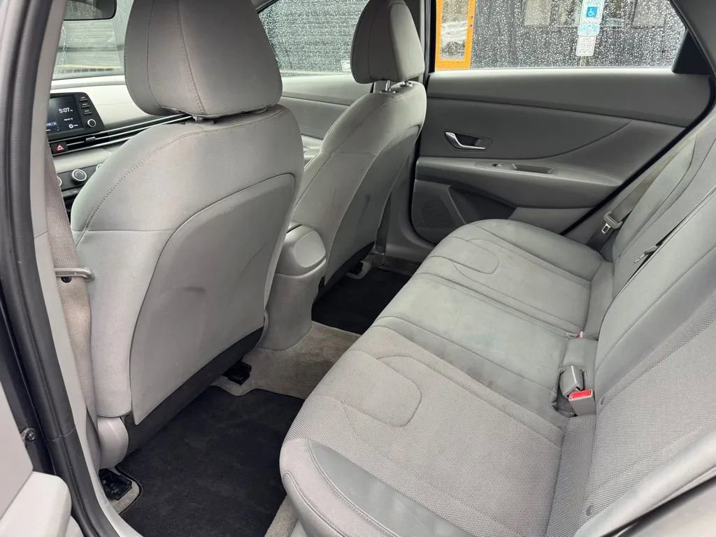 Used 2021 Hyundai Elantra SE w/ Cargo Package image 6