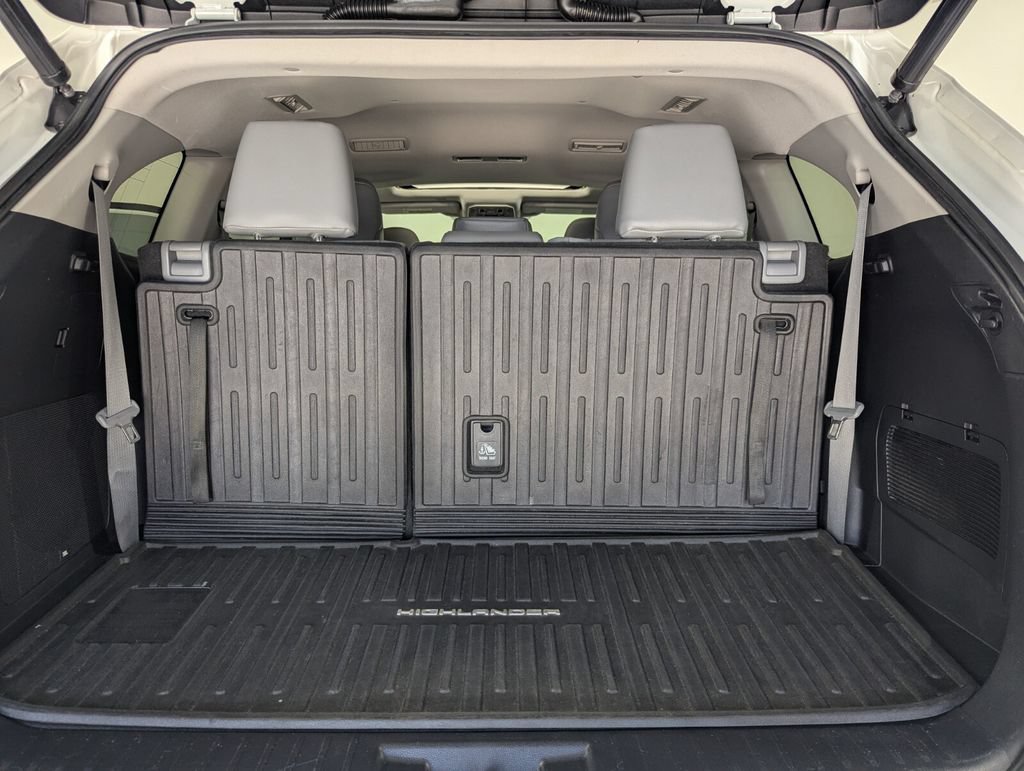 Used 2021 Toyota Highlander Limited FWD image 27