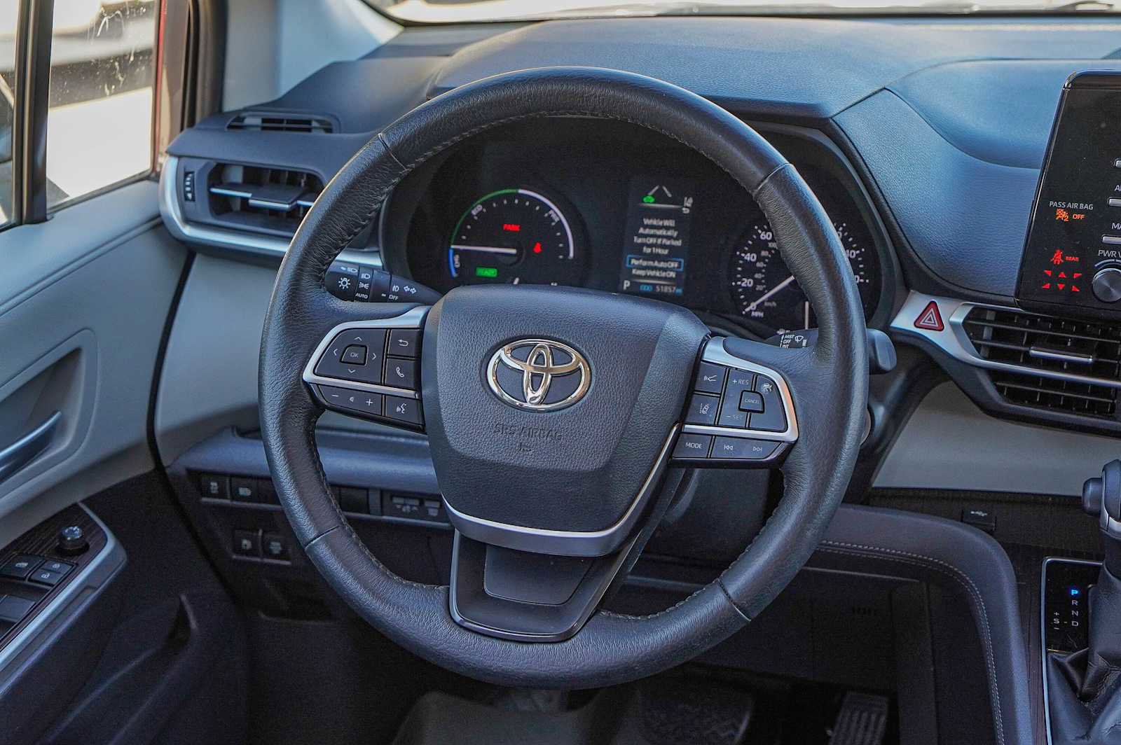 Used 2021 Toyota Sienna XLE image 25