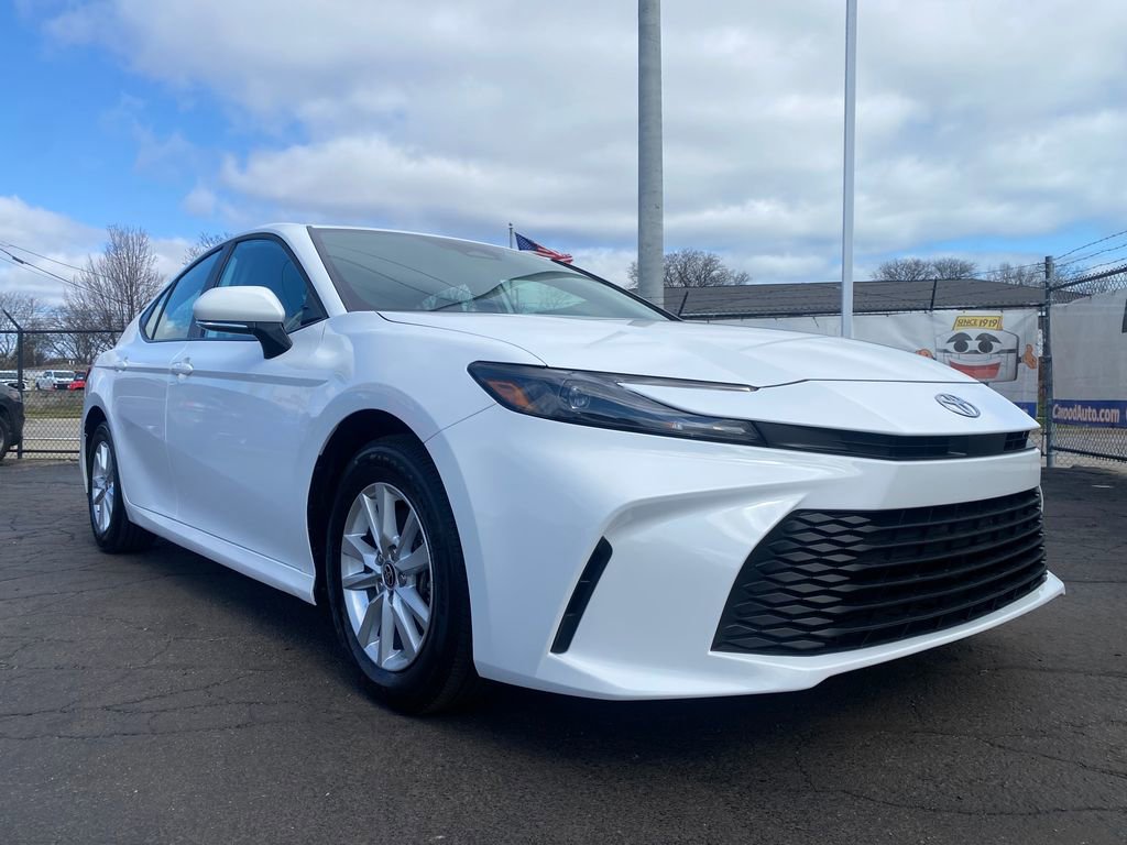 Used 2025 Toyota Camry LE FWD image 31