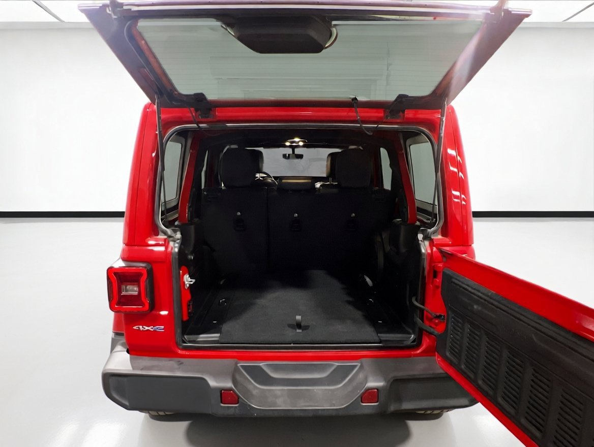 Used 2023 Jeep Wrangler Unlimited Sahara AWD/4WD image 19