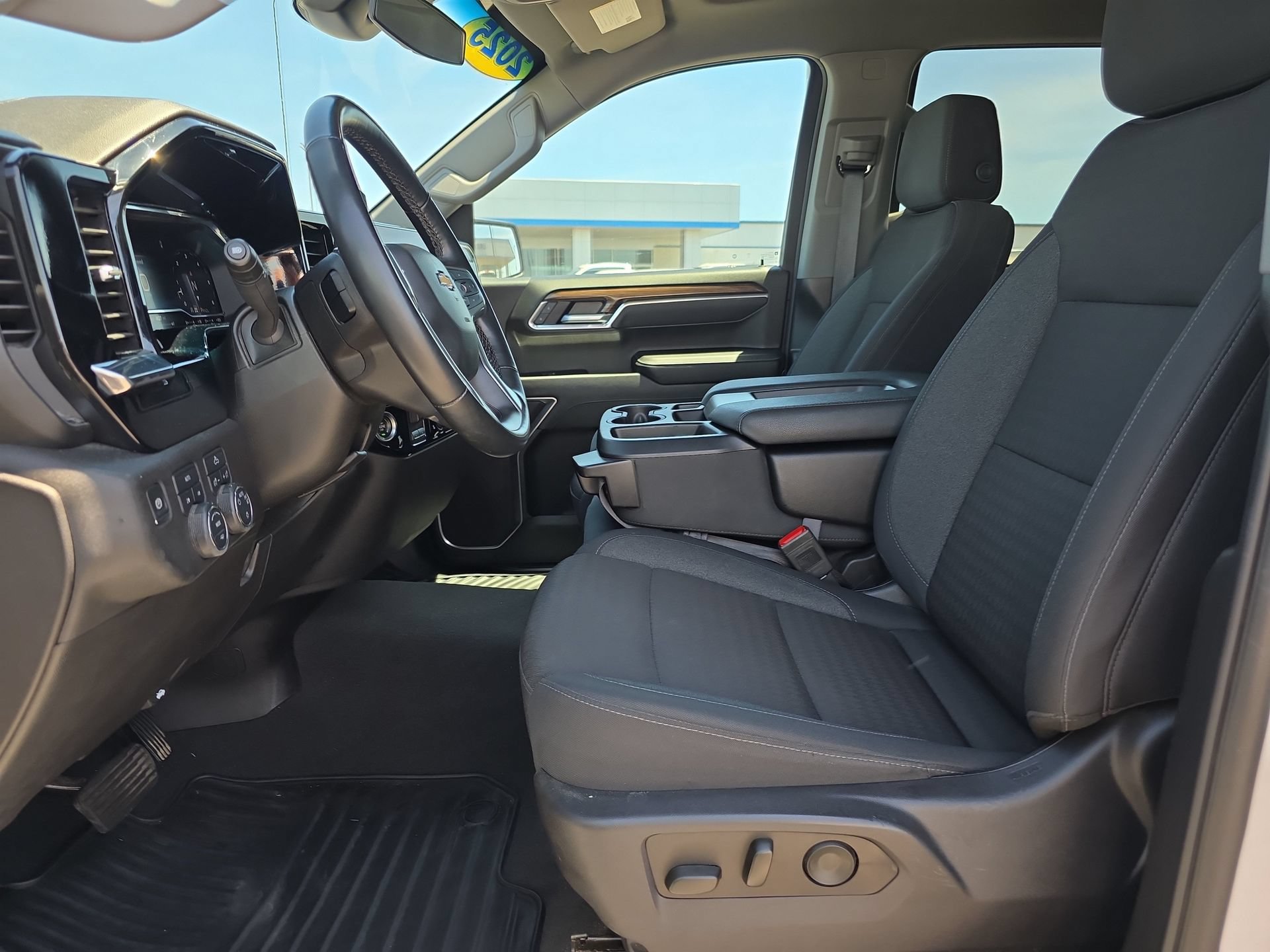 Used 2025 Chevrolet Silverado 1500 LT AWD/4WD image 10