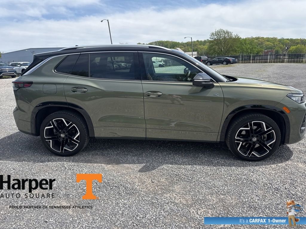 Used 2025 Volkswagen Tiguan SEL R-Line image 6