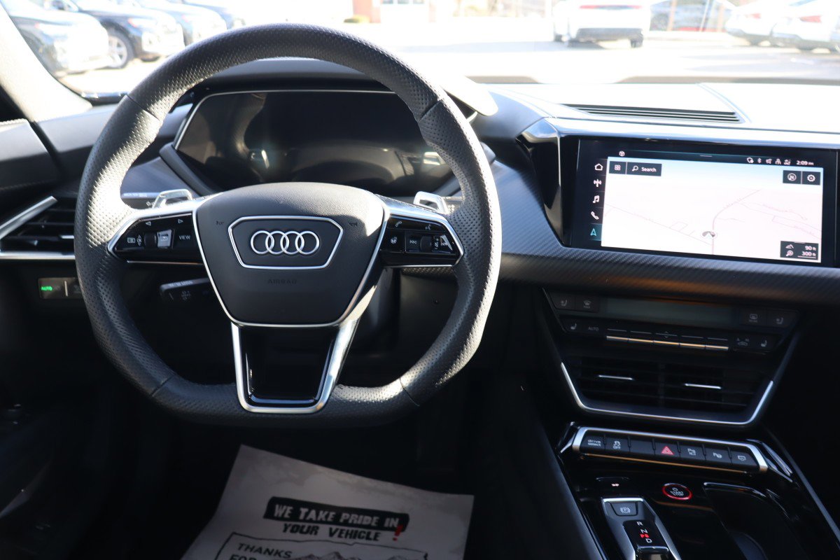 Used 2022 Audi e-tron GT Prestige AWD/4WD image 10