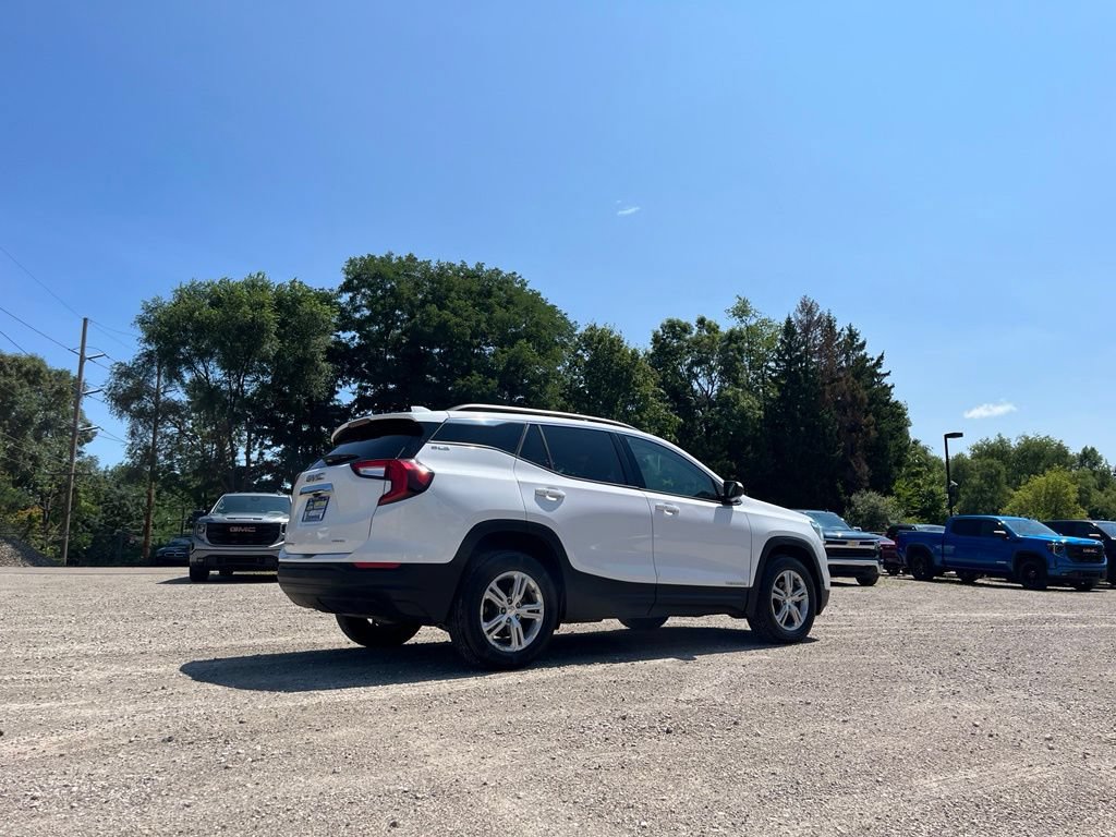 Used 2022 GMC Terrain SLE w/ Driver Convenience Package AWD/4WD image 9
