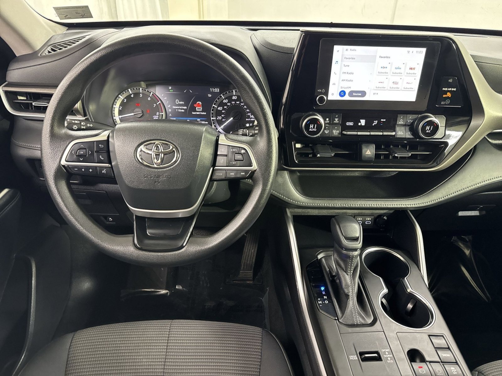 Used 2023 Toyota Highlander L image 27