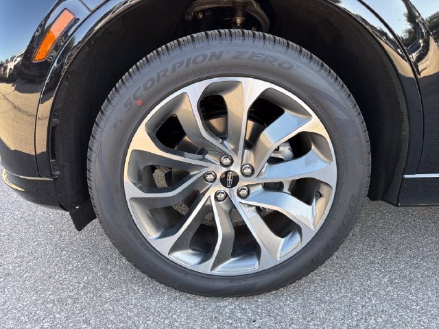 New 2026 Lincoln Aviator AWD w/ Jet Appearance Package image 13