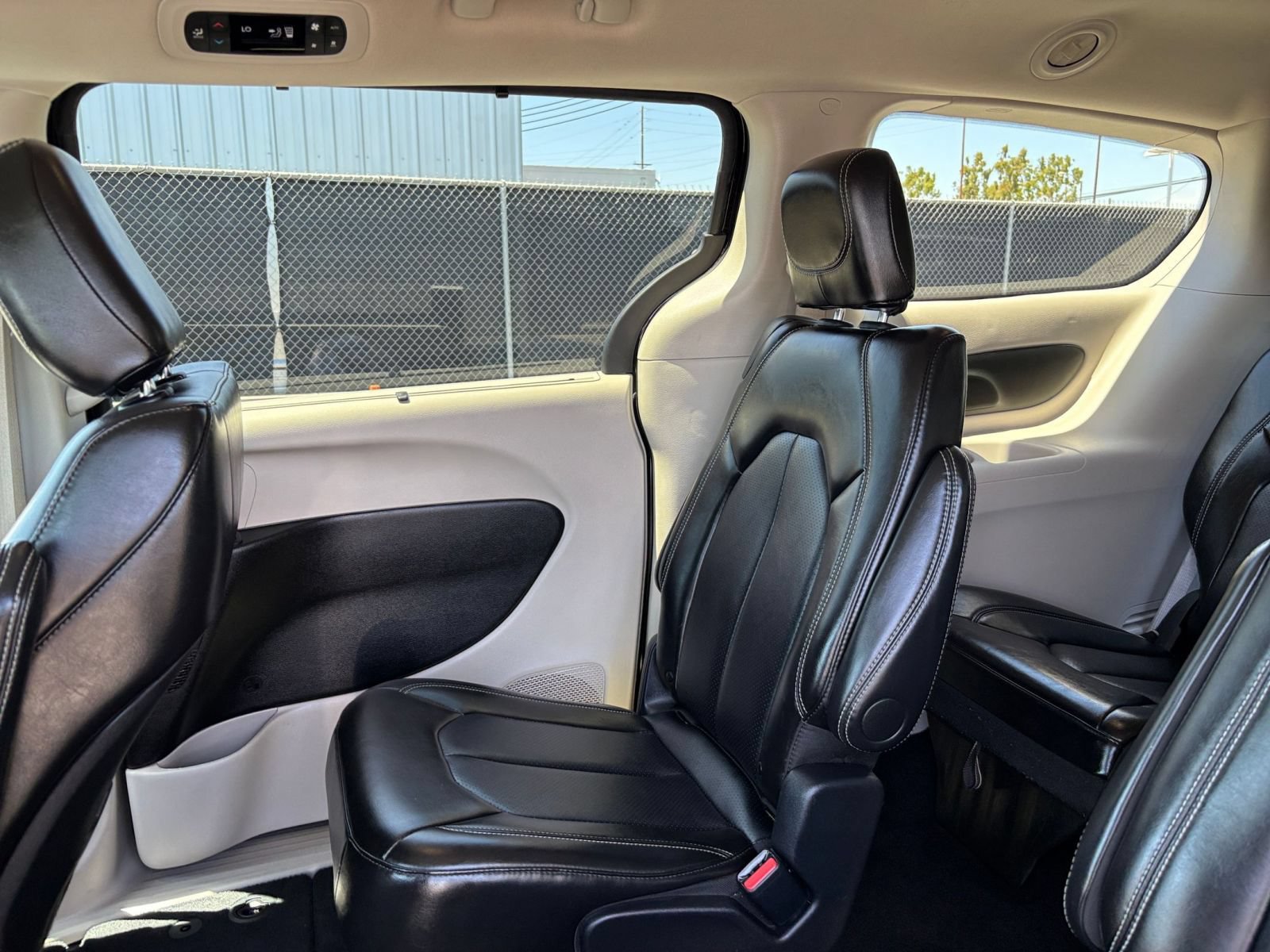 Used 2024 Chrysler Pacifica Touring-L FWD image 40