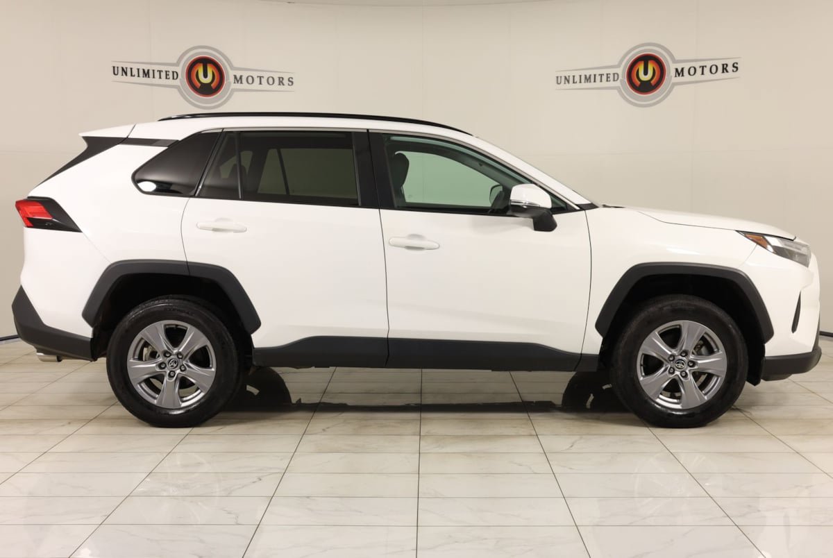 Used 2022 Toyota RAV4 XLE AWD/4WD image 2