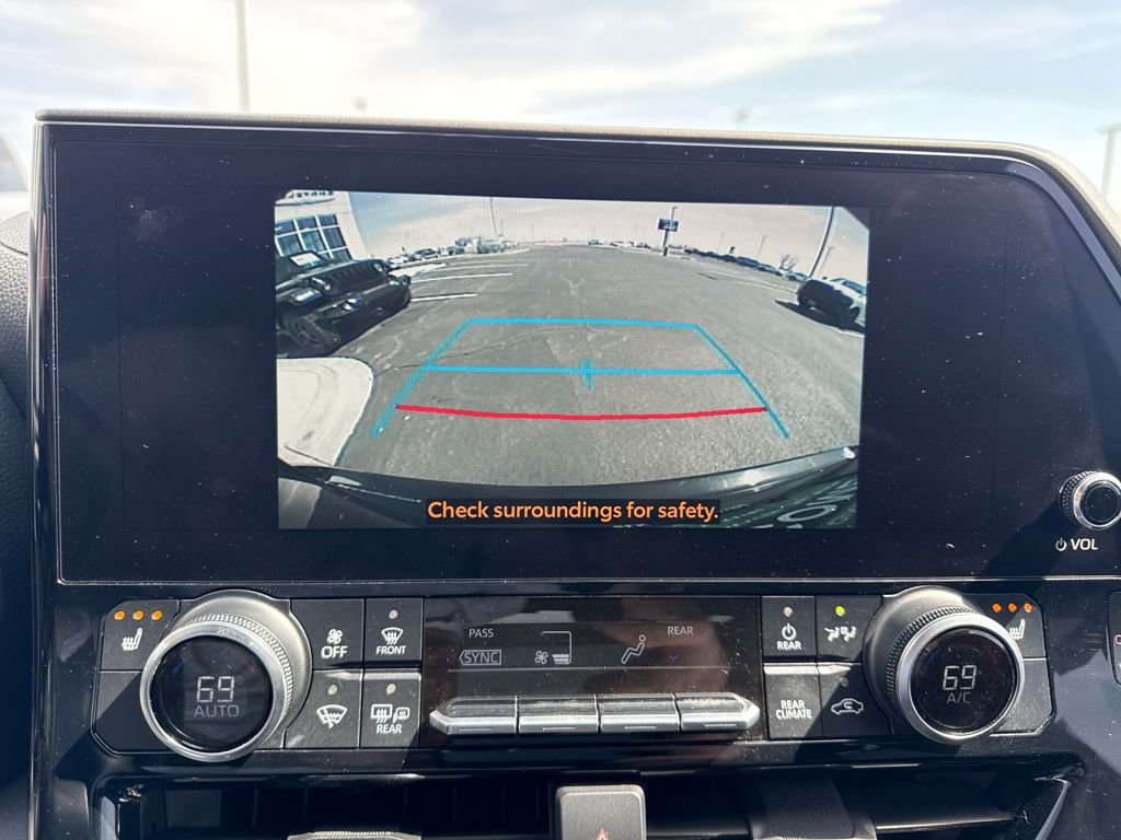 Used 2023 Toyota Highlander XLE FWD image 23