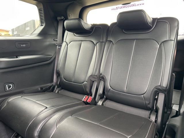 Used 2025 Jeep Grand Cherokee L Limited w/ Black Appearance Package AWD/4WD image 42