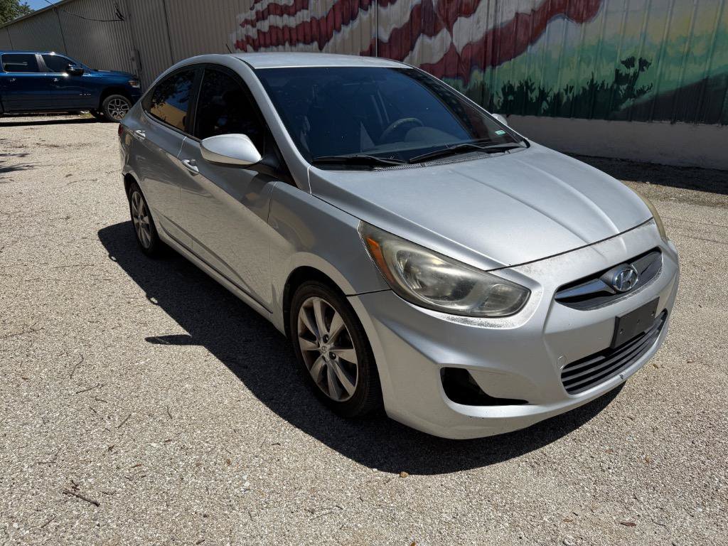 Used 2012 Hyundai Accent GLS w/ Premium Pkg 3