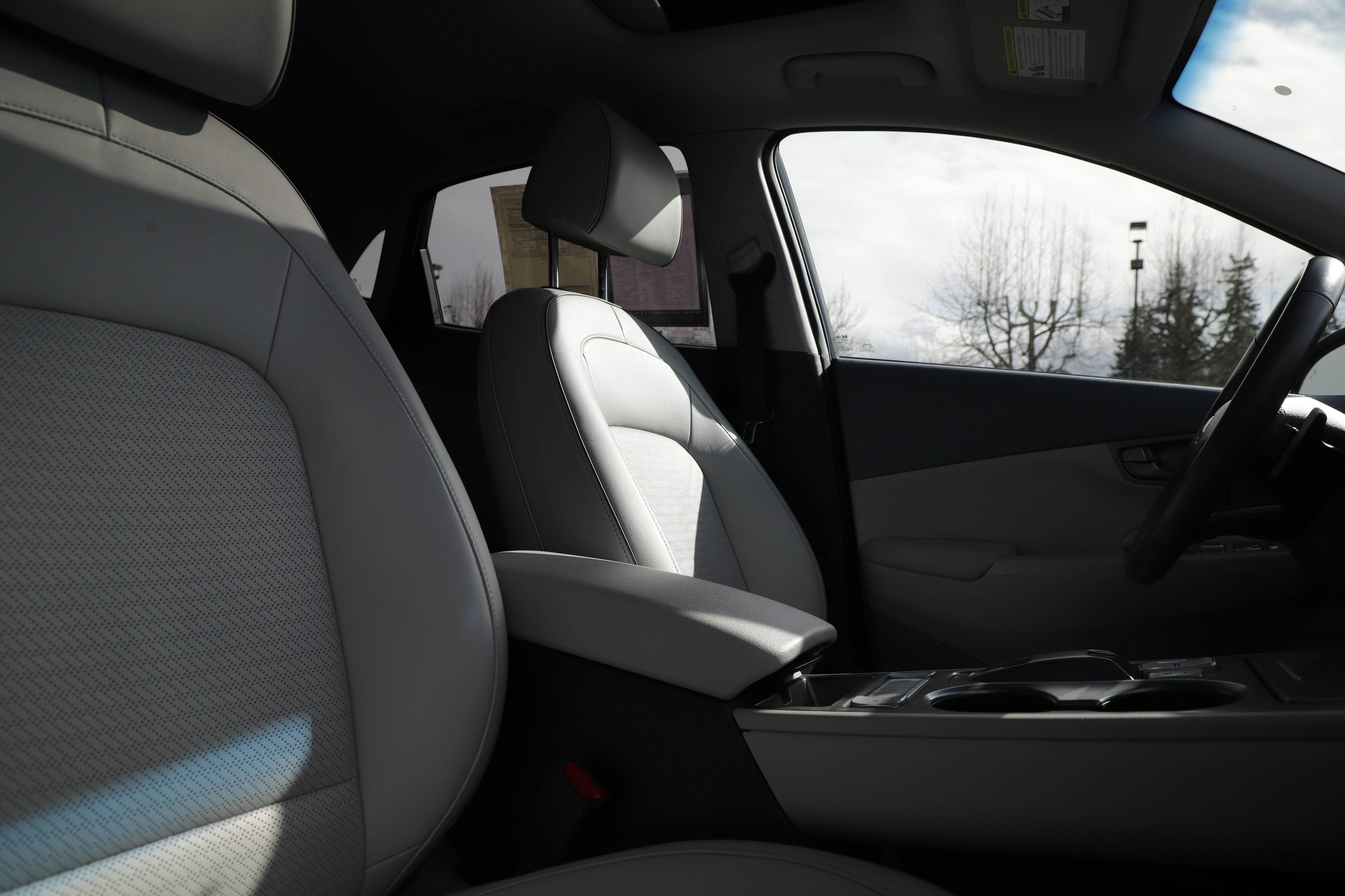 Used 2021 Hyundai Kona Limited image 13