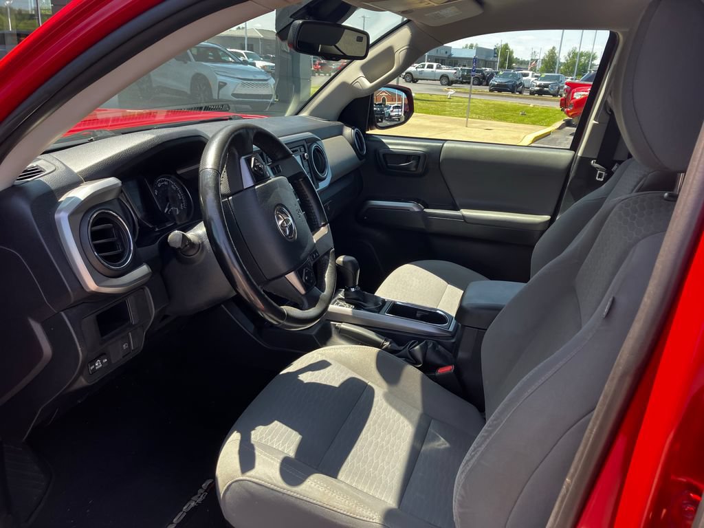 Used 2019 Toyota Tacoma SR5 AWD/4WD image 2